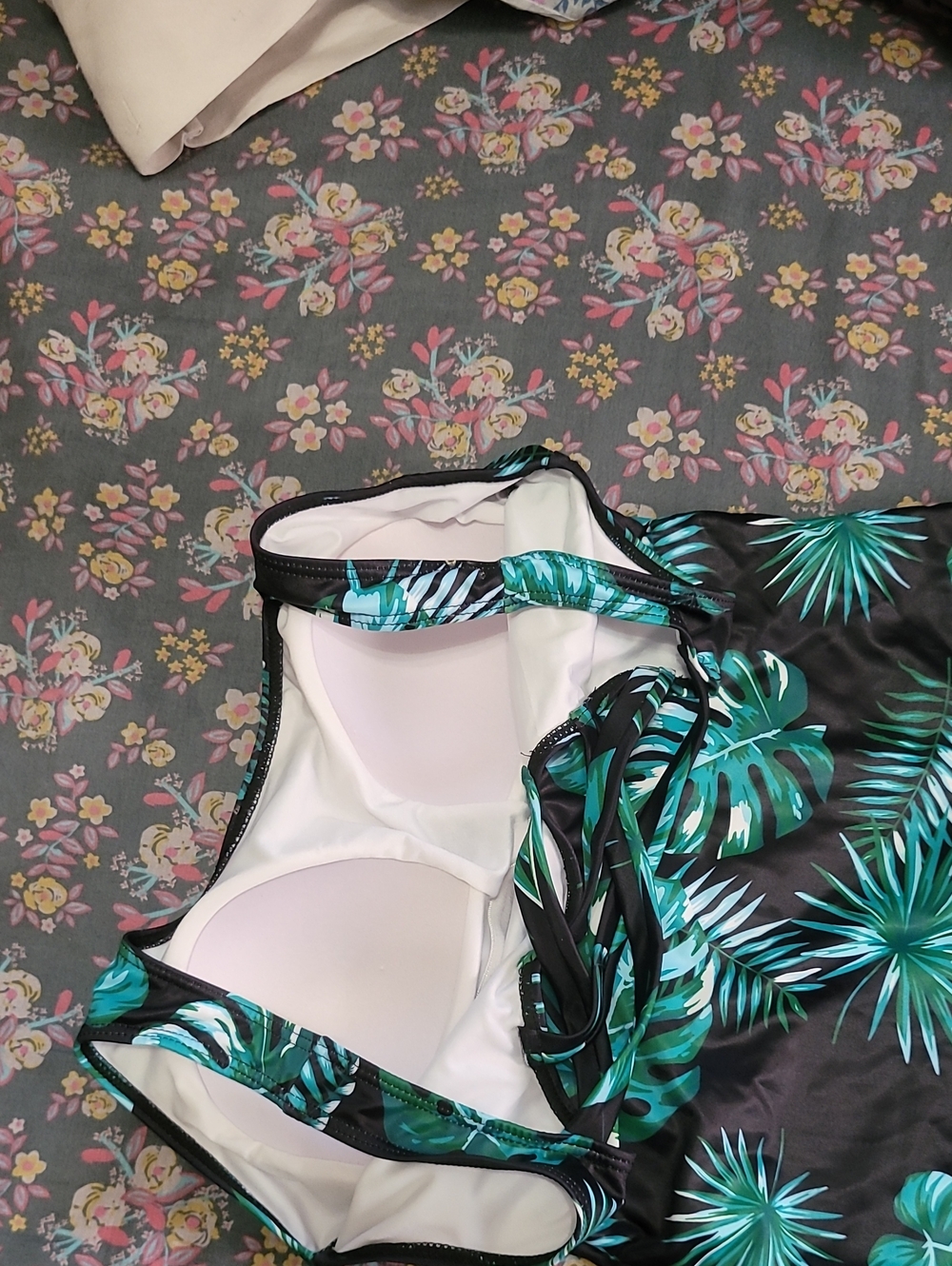 Swimsuit - Picture 3 of 4